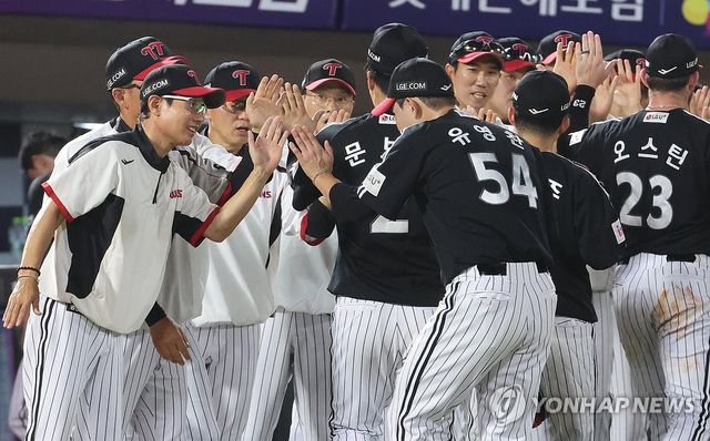 승리의 하이 파이브