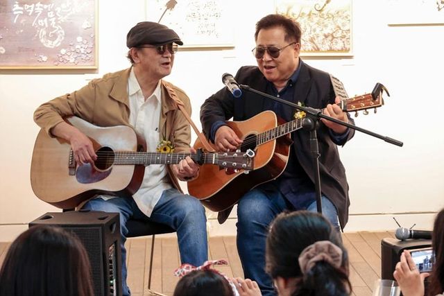 포크 듀오 해바라기