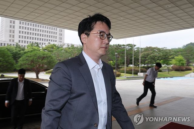 출근하는 심우정 검찰총장