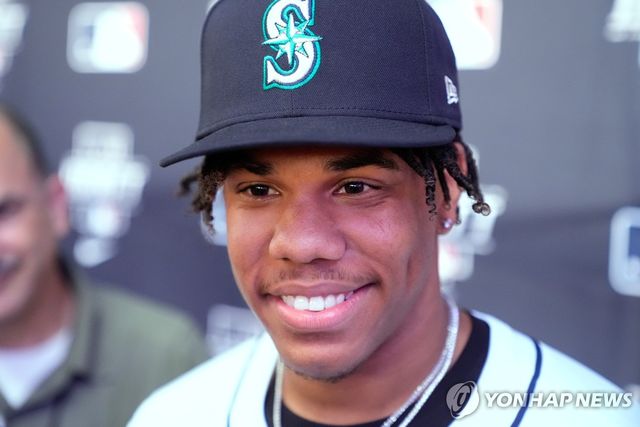 시애틀 매리너스 산하 양손 투수 유랑엘로 세인티어