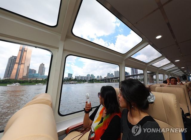 한강버스에서 바라보는 여의도