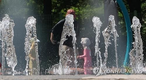 폭염 속 물놀이