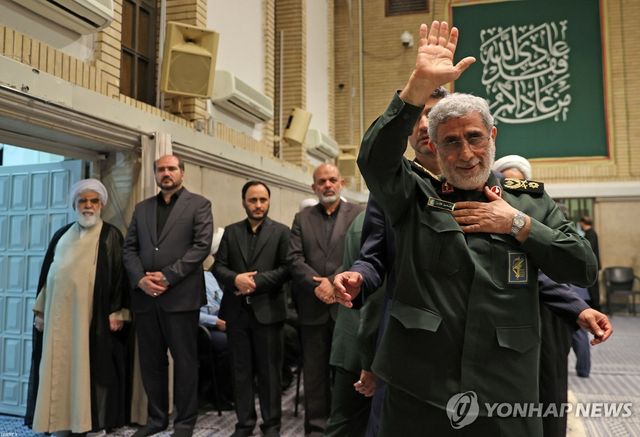 에스마일 가니 이란 IRGC 쿠드스군 사령관(오른쪽)