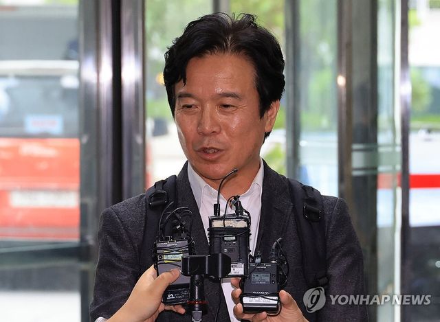 질문에 답하는 김영훈 고용노동부 장관 후보자