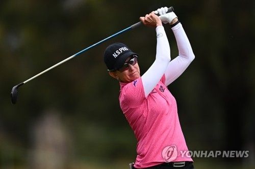 카리 웹의 스윙.