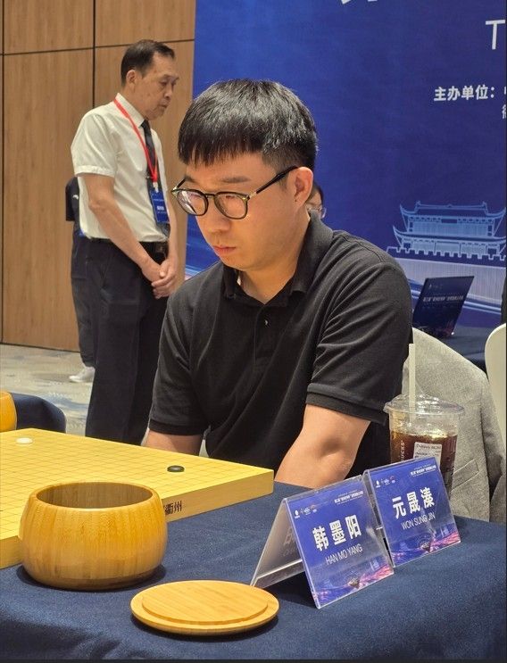 원성진 9단이 제3회 란커배 32강에 올랐다.