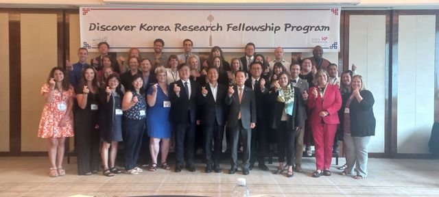 '2025 한국 역사 연구 펠로우십'에 참가한 세계 역사 교사들