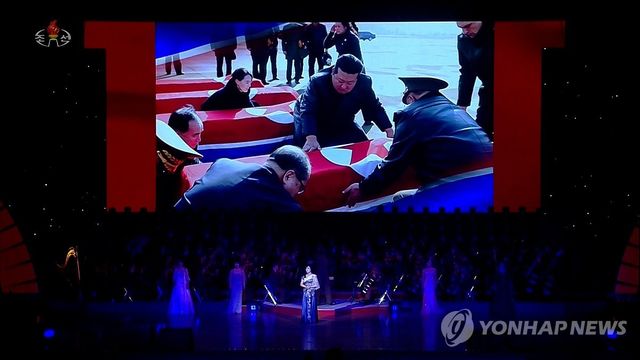 북한 TV, 북한군 전사자 유해 송환 장면 공개