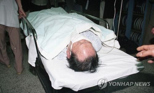 뇌졸증 호소하는 정태수 회장