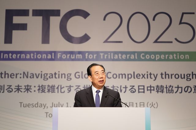 한중일 국제포럼에서 연설하는 우하이룽 중국 공공외교협회장