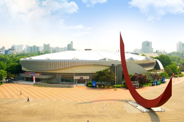 7월 1일부터 5년간 '티켓링크 라이브 아레나'로 불릴 올림픽공원 핸드볼경기장.