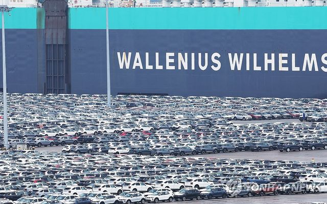 평택항에서 수출 대기 중인 자동차