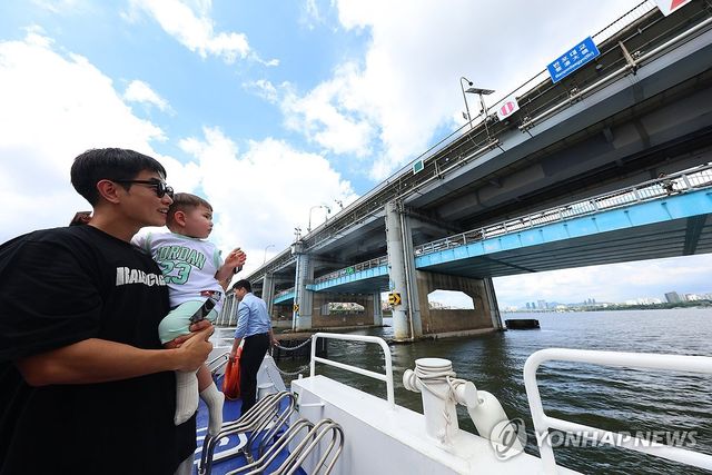 시범운항 시작한 한강버스