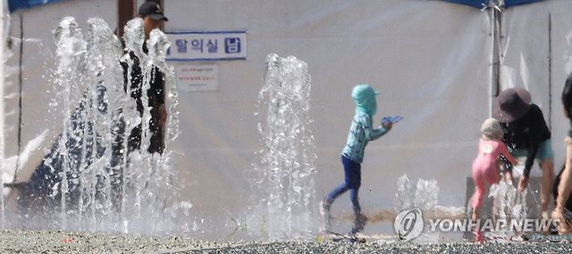 폭염 속 물놀이