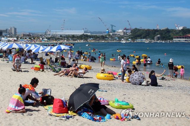 피서객으로 붐비는 일산해수욕장