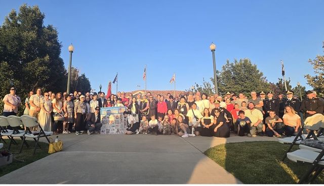 시더시티 한국전쟁 참전 기념비 헌화식 후 기념사진