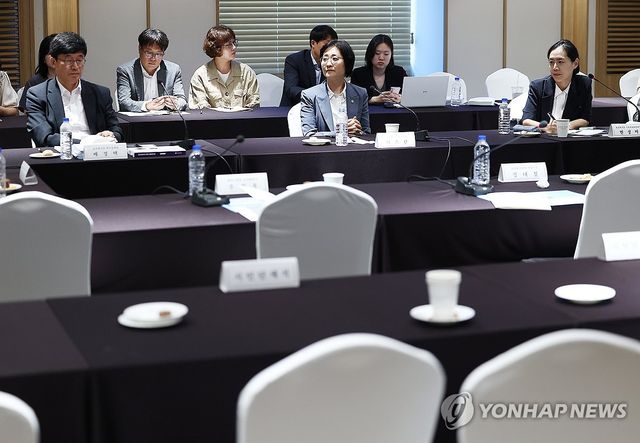 시민단체 참석자 퇴장한 의료급여 제도개선 간담회