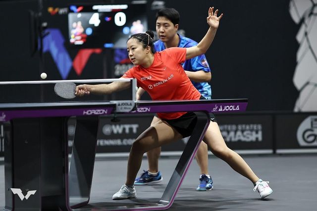 WTT 미국 스매시 혼복에 출전한 신유빈(앞)과 임종훈