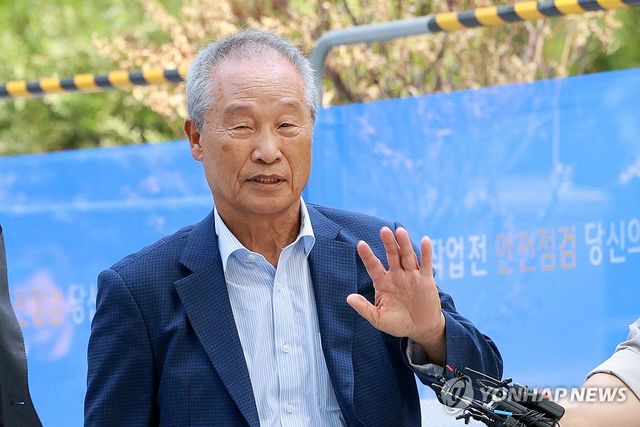 피의자 신분으로 특검 출석하는 조성옥 전 삼부토건 회장
