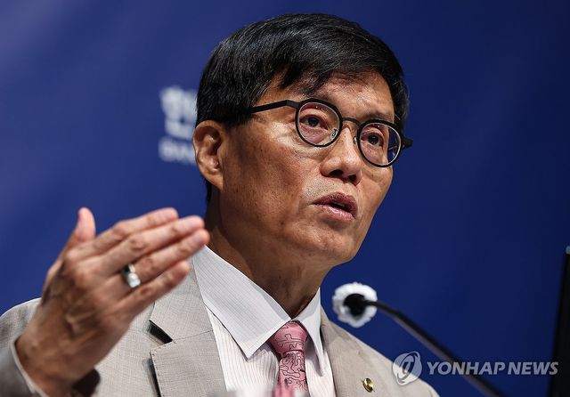 이창용 총재, 금융통화위원회 기자간담회