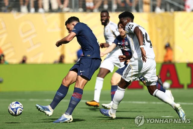 곤살루 하무스의 4-0 쐐기골 장면
