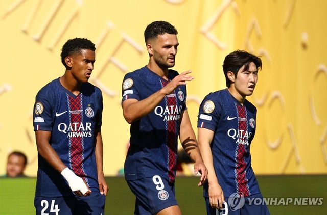 (왼쪽부터) PSG의 세니 마율루, 곤살루 하무스, 이강인