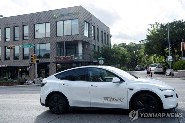 지난달 22일 미 텍사스주 오스틴 지역을 운행 중인 테슬라 로보택시