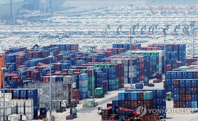 경기 평택항의 수출용 컨테이너