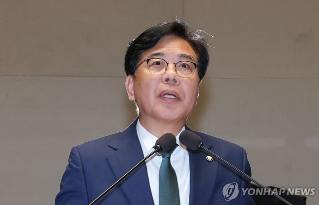 의원총회서 발언하는 송언석 비상대책위원장