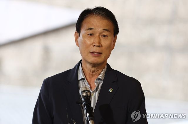 지명 소감 밝히는 권오을 장관 후보자