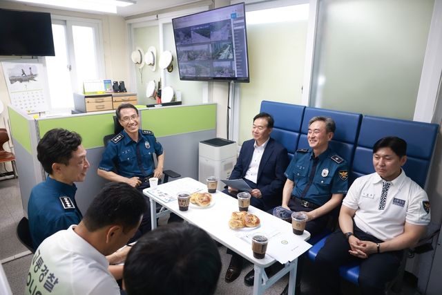 영등포경찰서 교통정보센터 찾은 유재성 경찰청장 직무대행