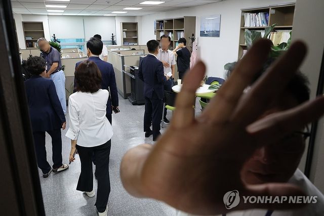 해병특검 압수수색 받은 임종득 의원실 찾은 송언석 원내대표