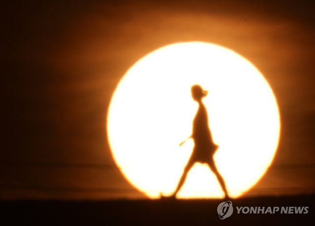 '내일은 쿨한 모습으로 만나'