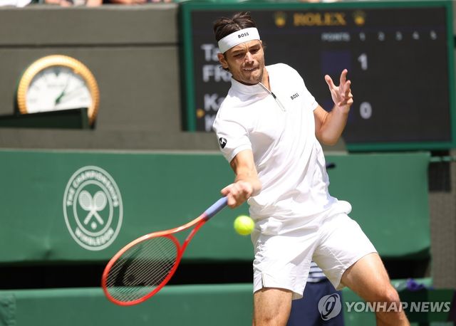 테일러 프리츠의 윔블던 경기복.