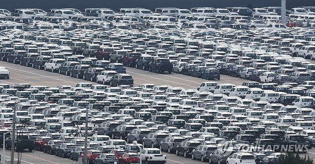 수출 대기 중인 자동차