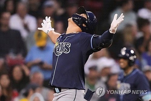 시즌 1호 투런홈런을 날린 김하성