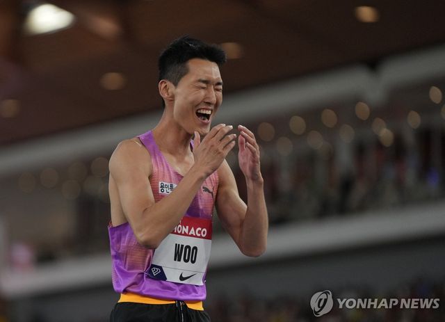 기뻐하는 우상혁