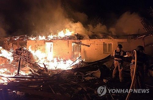 러시아 공습으로 불타는 키이우