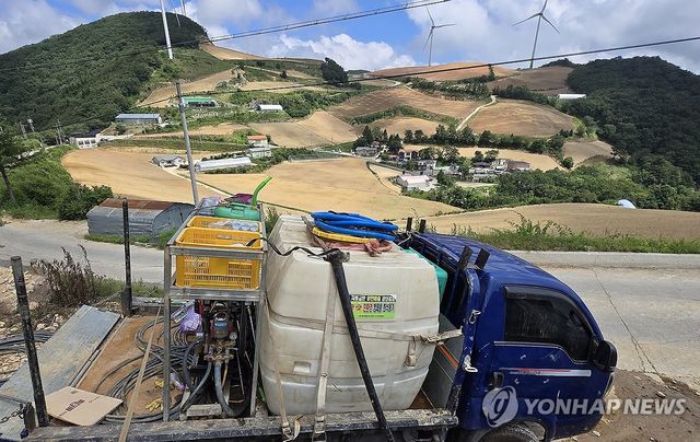 고랭지 배추밭에 등장한 물차…강릉 안반데기