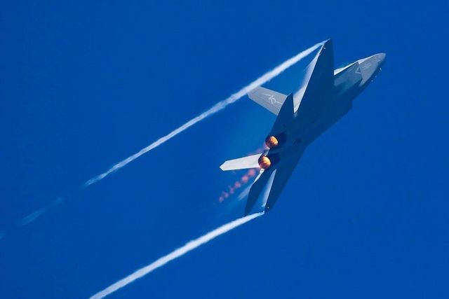 2024년 11월 중국 주하이 에어쇼에 나온 中 J-35