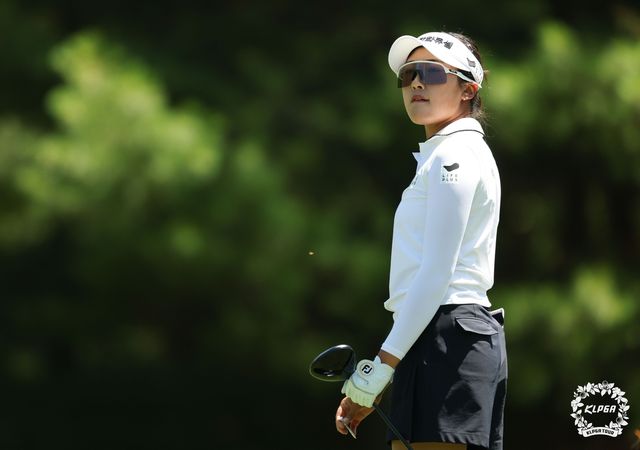 타구 방향을 쫓는 김민주.