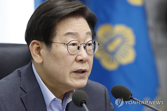 3차 수석·보좌관 회의, 발언하는 이재명 대통령