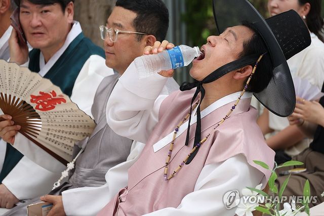 '찜통더위엔 선비도 덥기는 마찬가지'