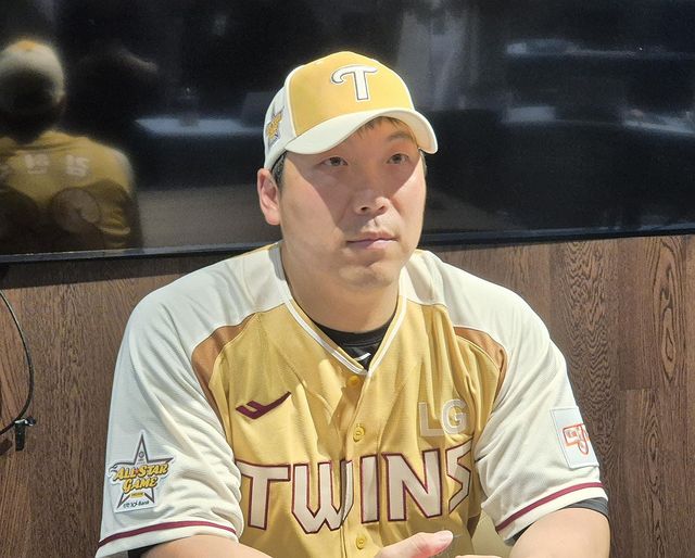 인터뷰하는 김현수