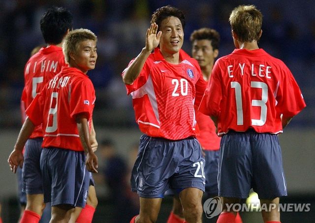 국가대표 선수 시절인 2003년 이기형의 모습(20번)