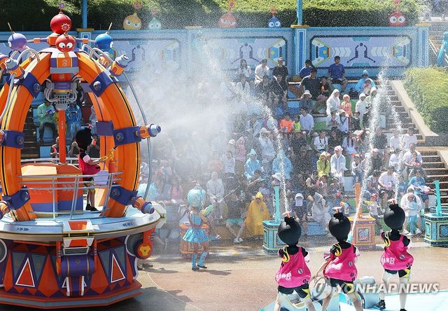 시원한 물 폭탄 속으로