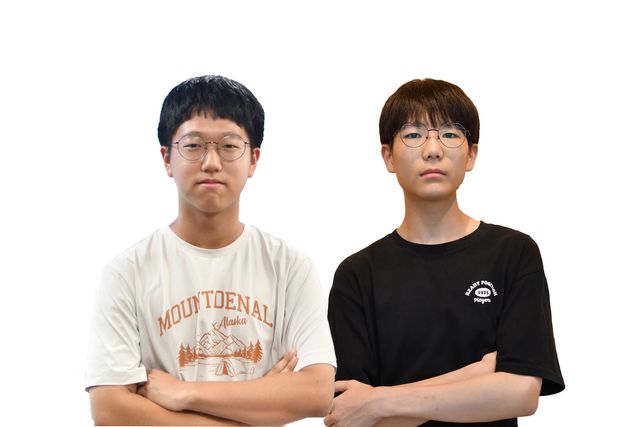 15세 이하 입단 대회를 통과한 김단유(왼쪽)·김동욱 초단