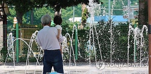 폭염 속 물줄기 