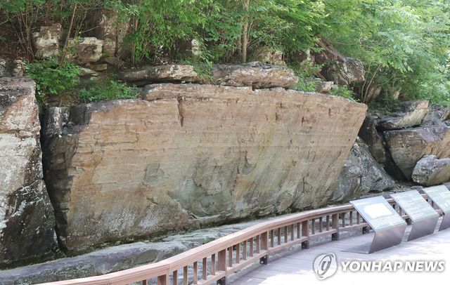 울주 천전리 명문과 암각화