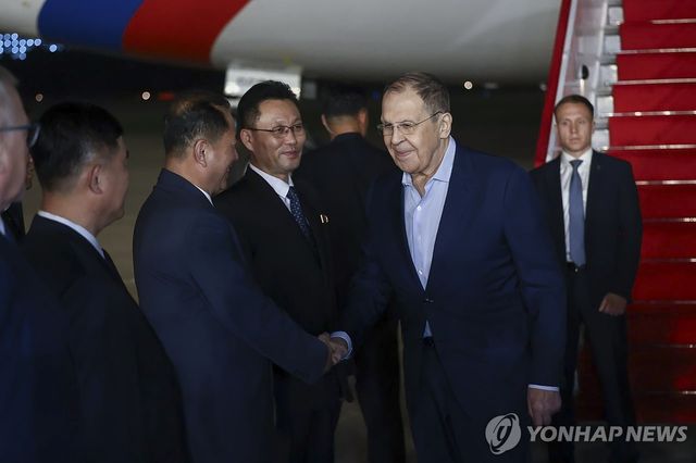 원산에 도착한 세르게이 라브로프 러시아 외무장관